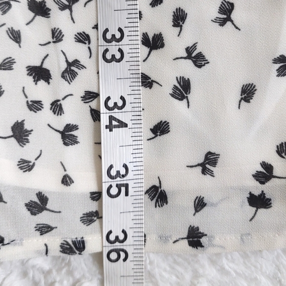 NWT H&M Ivory Flutter Sleeve Dress Black Floral Print - Size 8 - Picture 6 of 8